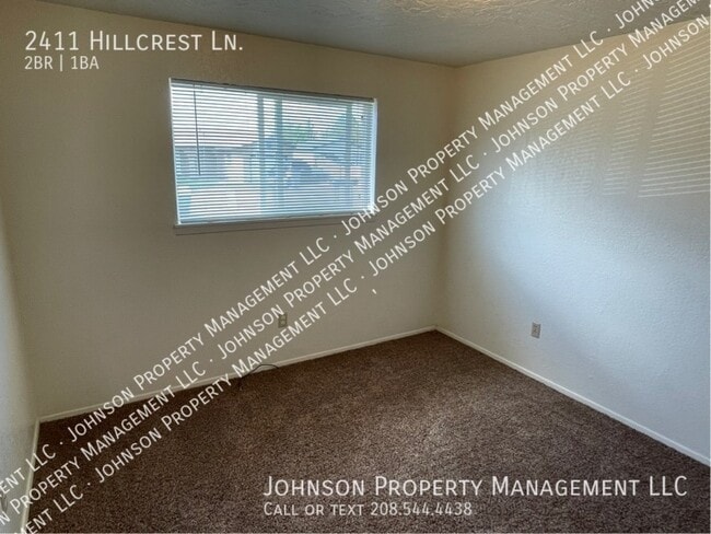 Building Photo - 2411 Hillcrest Ln