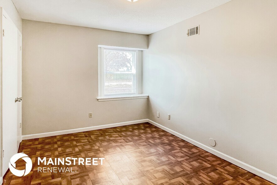 Building Photo - 4290 Park Forest Dr