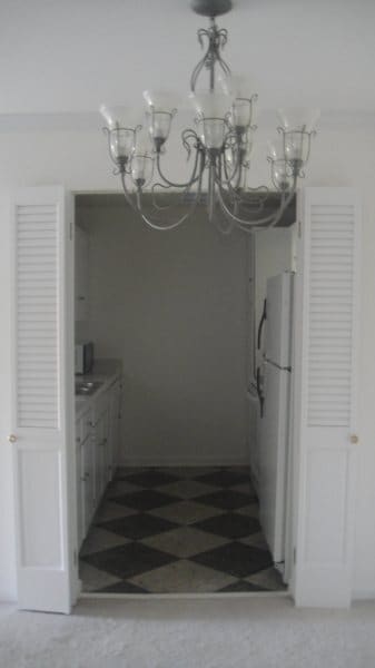 Building Photo - 1323 Queens Rd