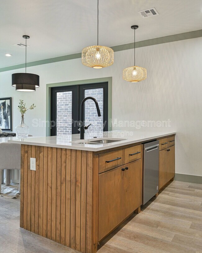 Building Photo - 4005 N Indiana Ave