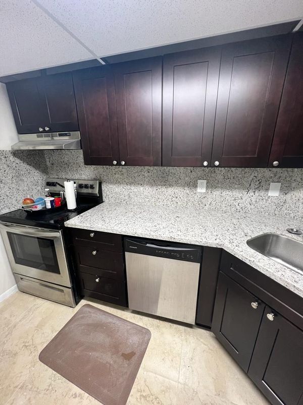 Building Photo - 3115 Oakland Shores Dr