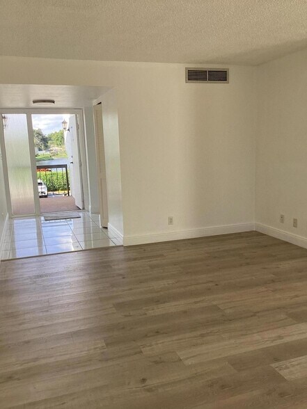 Building Photo - 00 Bridgewood Dr