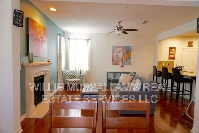 Building Photo - 239 W Santa Cruz Way