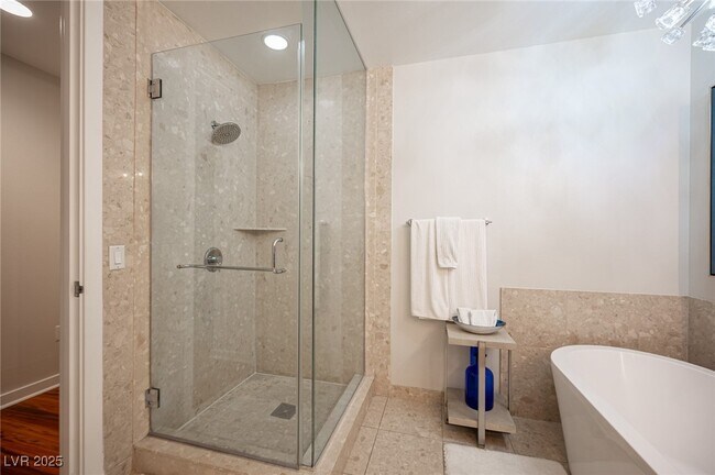 Building Photo - 4525 Dean Martin Dr