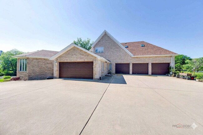 Building Photo - 14 Pentwater Dr