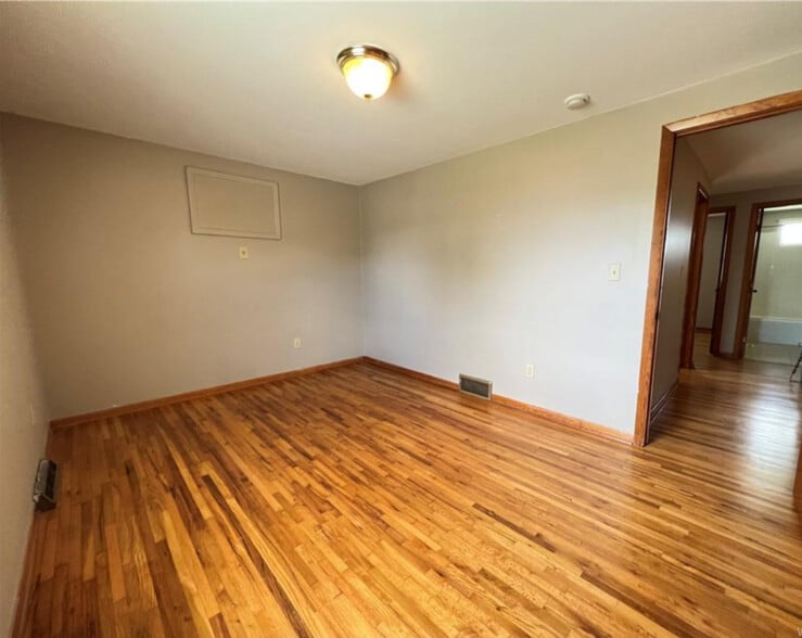Building Photo - 172 S Seine Dr