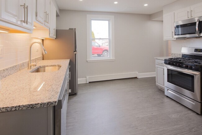 Building Photo - 259 Calvary St