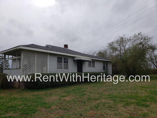 Building Photo - GRANDPA'S BUNGELOW/ CHARMING RANCH HOME/ TOTALLY RENOVATED/ PRIVATE YARD