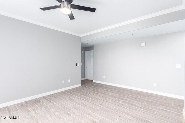 Building Photo - 2992 N Miller Rd