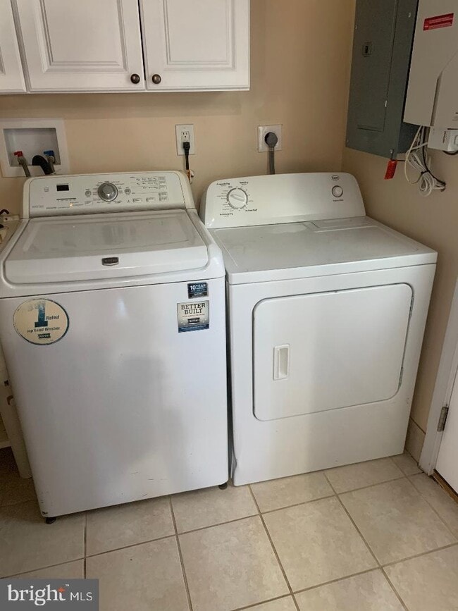 Building Photo - 5410 Ives Pl