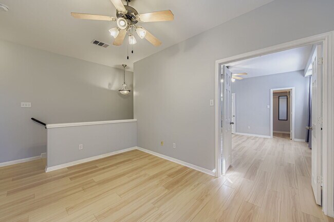 Building Photo - "Charming 3-Bed Townhouse Retreat with 151...