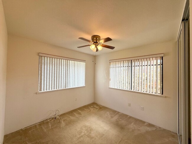 Building Photo - MOVE IN READY! One- Story, Single Family Home in Royal Kunia