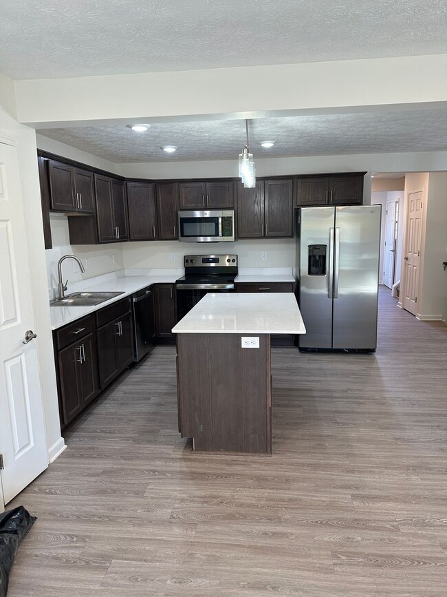 Building Photo - 1512 Red Fern Dr