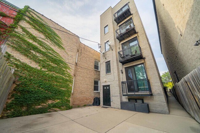 Building Photo - 3123 W Washington Blvd