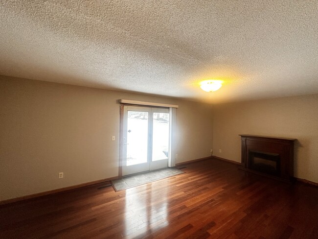Building Photo - 9403 Lakeside Trl