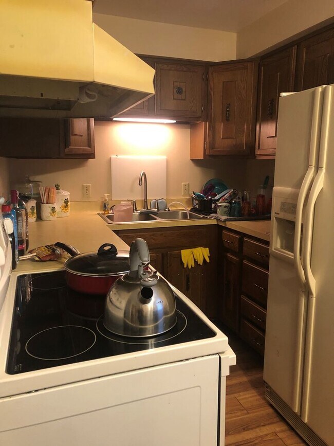 Building Photo - 1500 W Pershing St