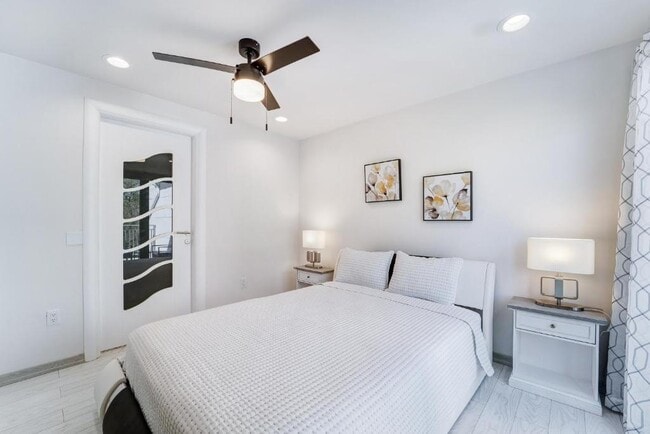 Building Photo - 1409 E M. Franklin Ave