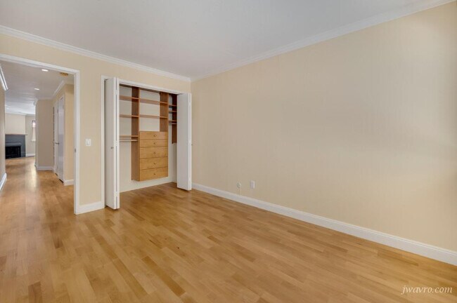 Building Photo - 383 Lombard St