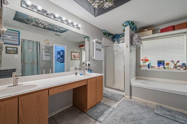 Building Photo - 922 Satellite View