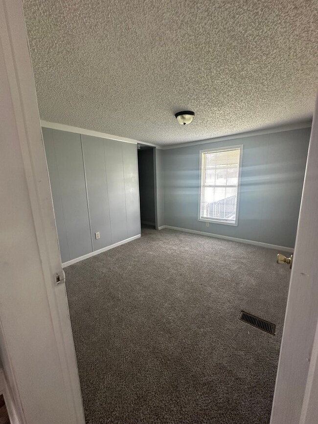 Building Photo - 1376 Fleetwood Cir
