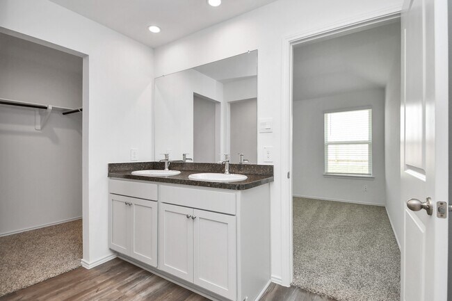 Building Photo - 24430 Elmwood Falls Dr