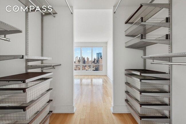 Building Photo - 350 W 42nd St