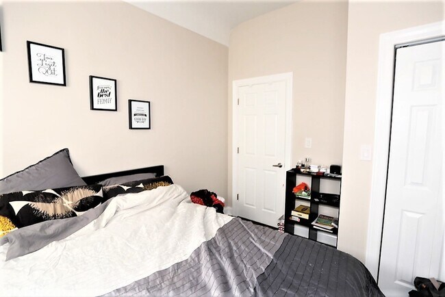 Building Photo - 4849 N Seeley Ave