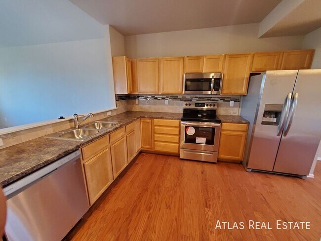 Building Photo - 708 Finch Dr