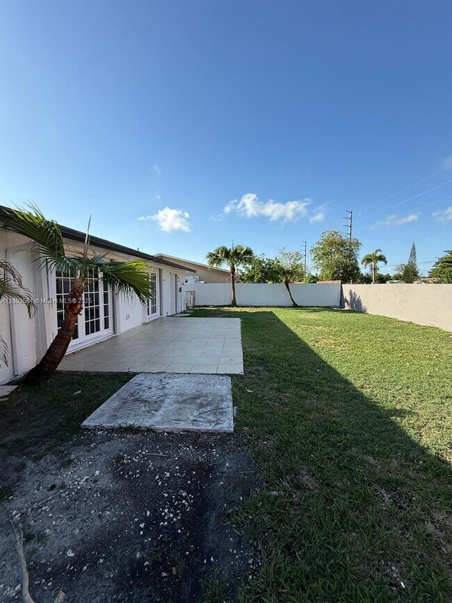 Building Photo - 17035 SW 107th Ct