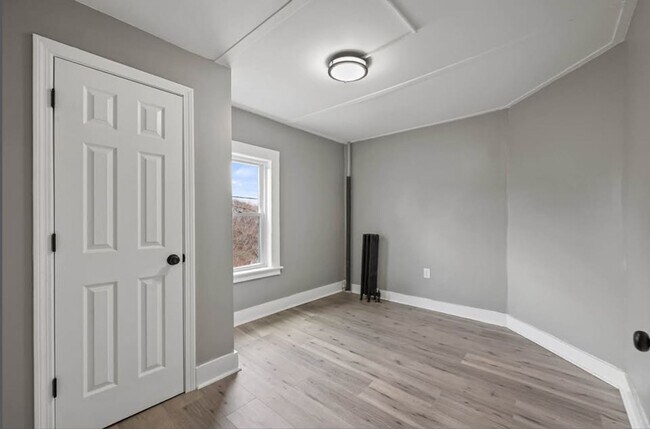 Building Photo - 6 Monteleone Pl