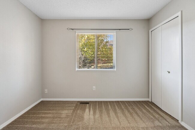 Building Photo - 7430 Julynn Rd