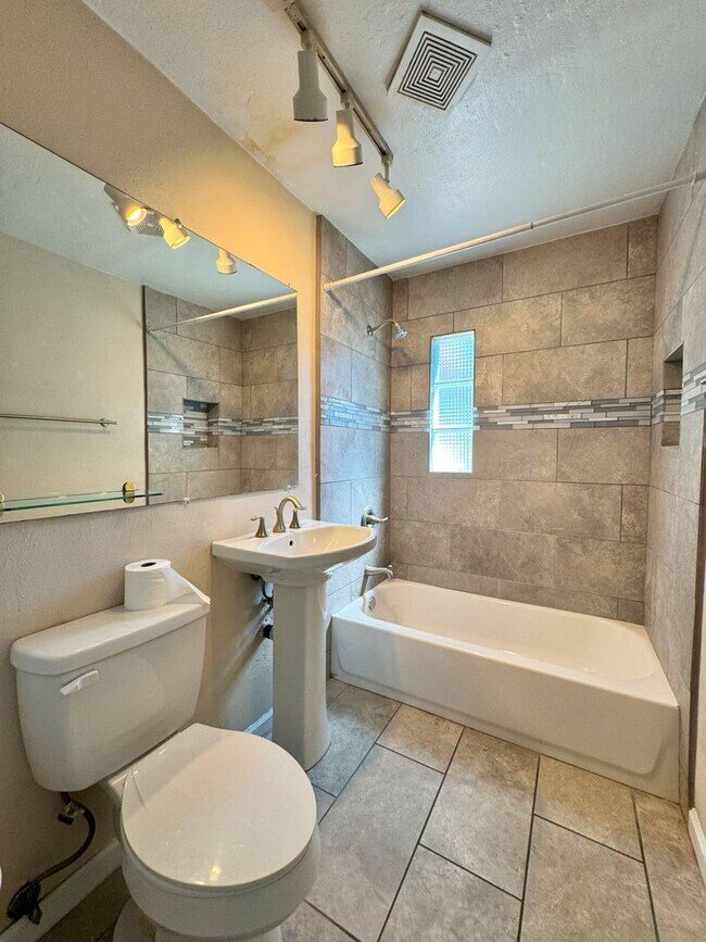 Building Photo - South Scottsdale huge corner lot 3 bedroom...