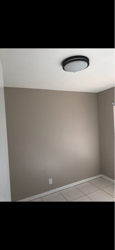 Building Photo - 12840 SW 43rd Dr