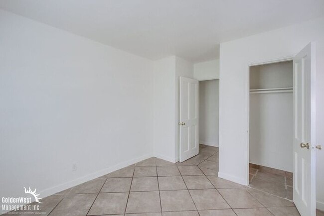 Building Photo - Charming 1Bdm 1Ba Apartment in the Heart o...