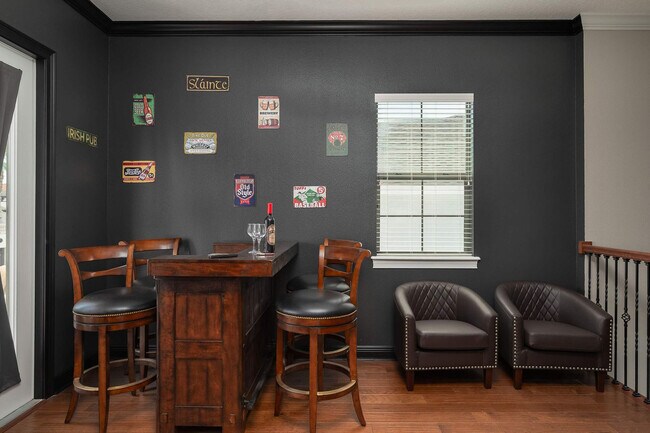 Building Photo - 834 Golden Bear Dr