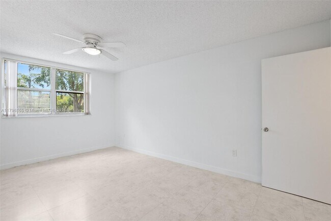 Building Photo - 8373 Lake Dr
