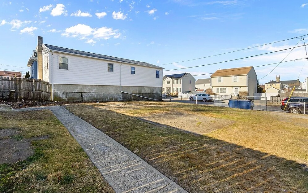Building Photo - 177 Tripp St