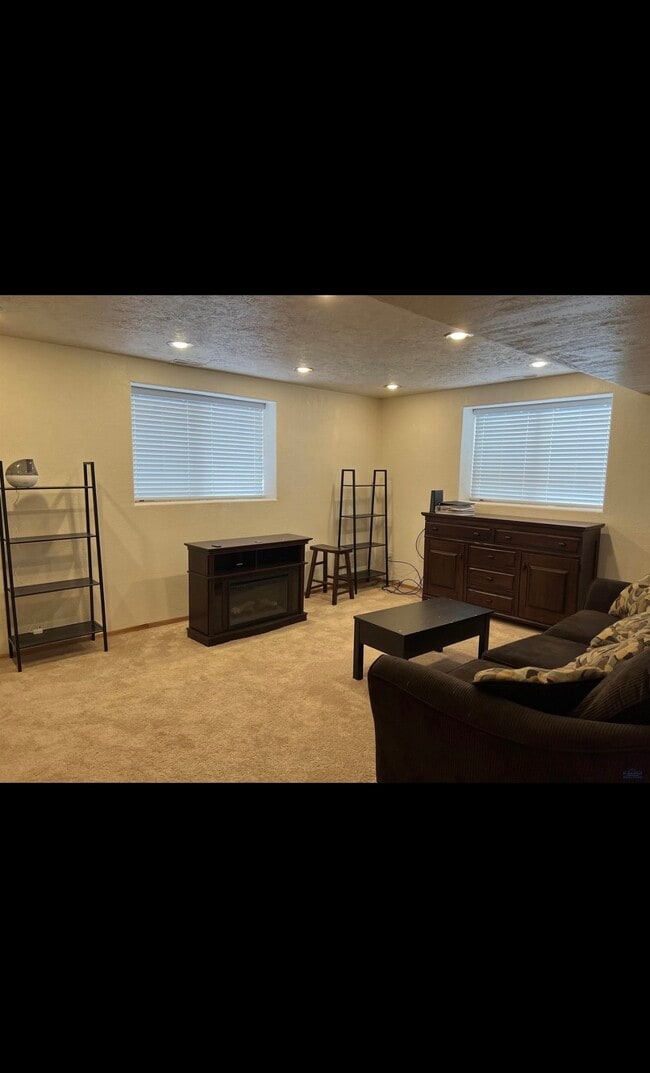 Building Photo - 2914 Hoefer Ave