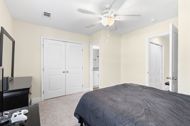 Building Photo - Move-In Ready 2BR Townhome in Beaufort – Don’t Miss This!