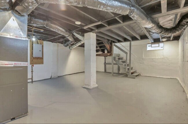 Building Photo - 1364 S Champion Ave