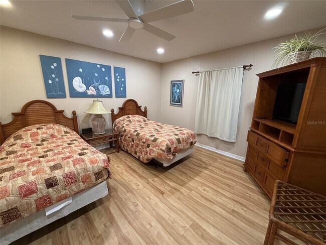 Building Photo - 1477 Park Beach Cir