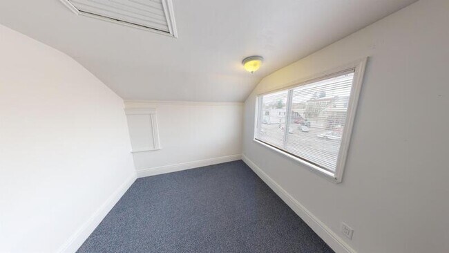 Building Photo - 706 Emmet St