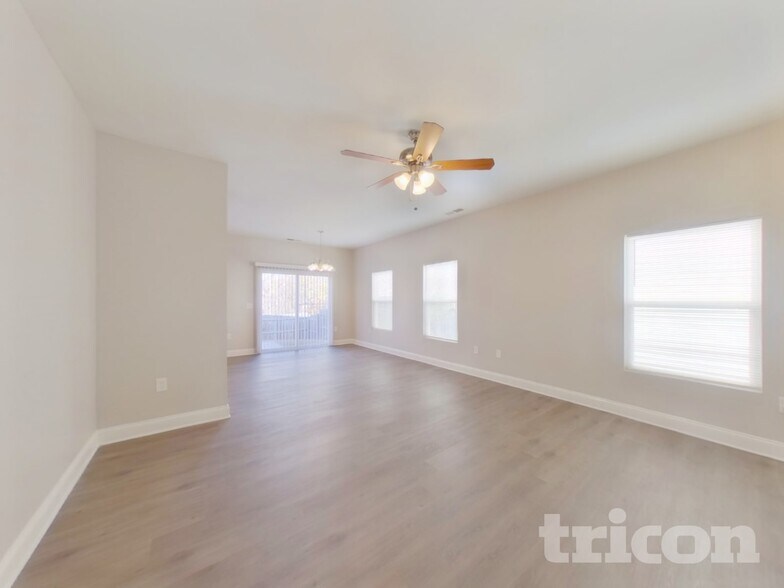 Building Photo - 4736 Abercromby St