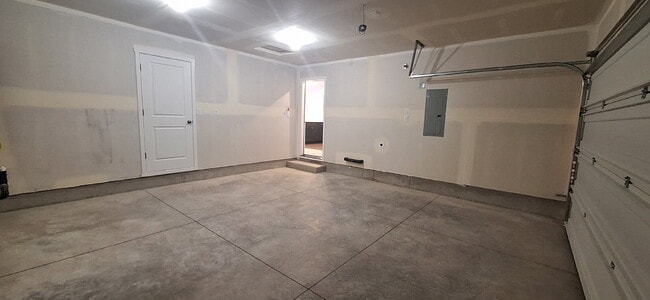 Building Photo - 3 Bedroom 2 Bathroom New build House