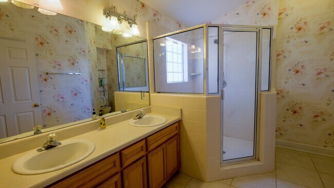 Building Photo - 3292 Emerson Ln