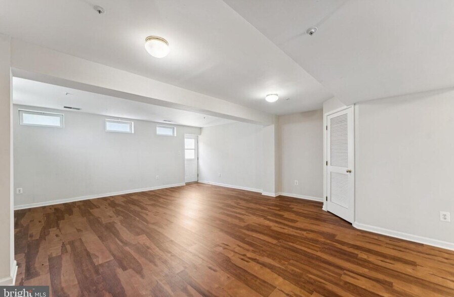 Building Photo - 12300 Sweetbriar Pl