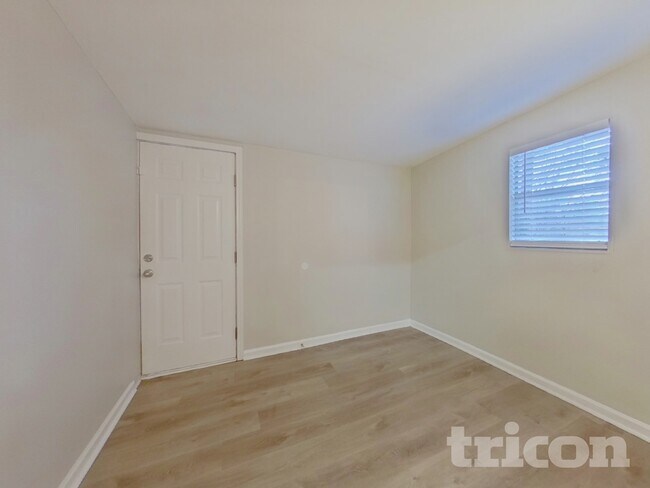 Building Photo - 3182 Lake Monroe Rd