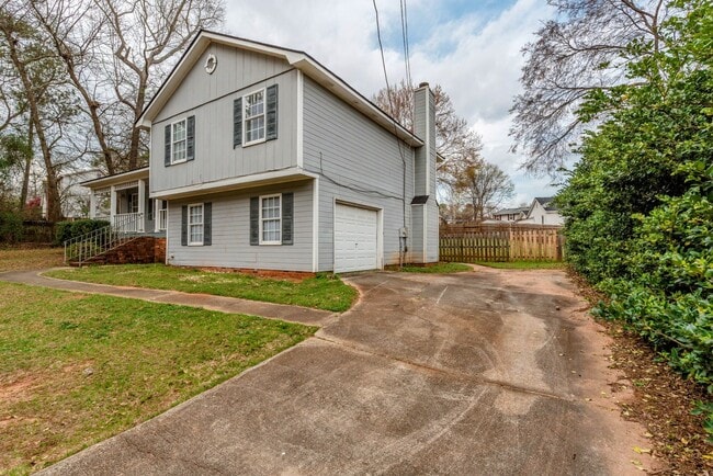 Building Photo - 3 Bed/2.5 Bath House for Rent in Martinez w/ Garage & Fenced Back Yard