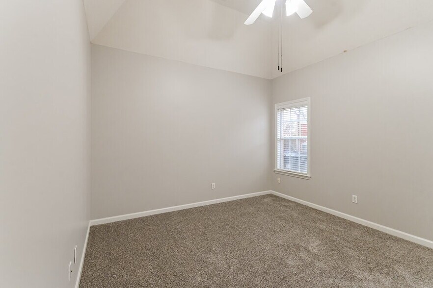Building Photo - 2174 Berry Bush Ln