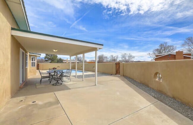 Building Photo - 142 Ortega Rd NW